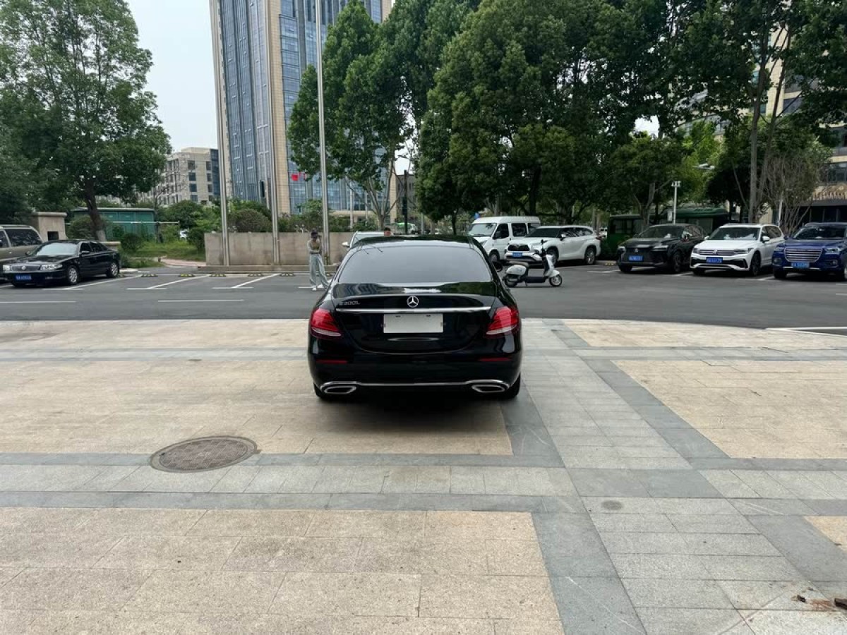 奔馳 奔馳E級(jí)  2022款 改款 E 260 L圖片