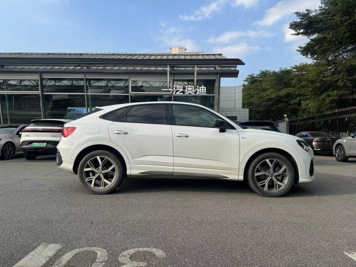 奧迪 奧迪Q3  2022款 40 TFSI 時(shí)尚動(dòng)感型圖片