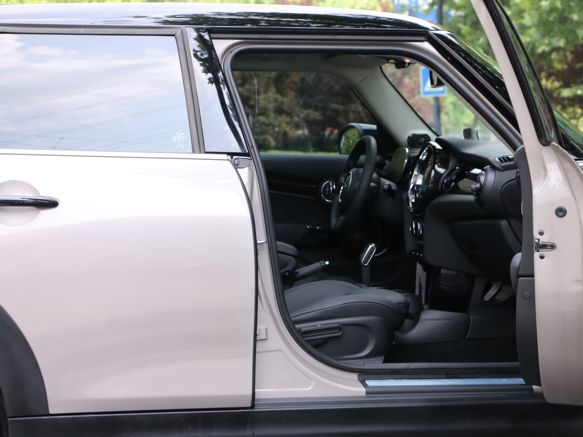MINI MINI  2022款 1.5T COOPER 藝術(shù)家 五門版圖片