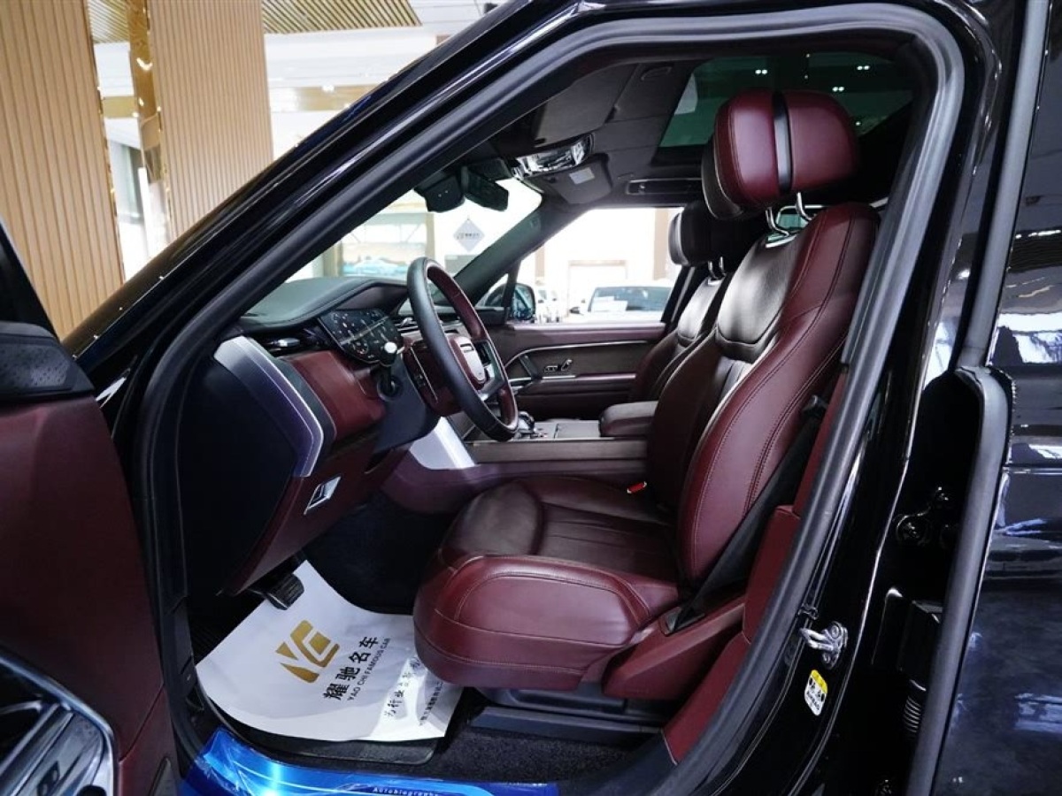 路虎 攬勝  2024款 3.0 L6 400PS 典范加長版圖片
