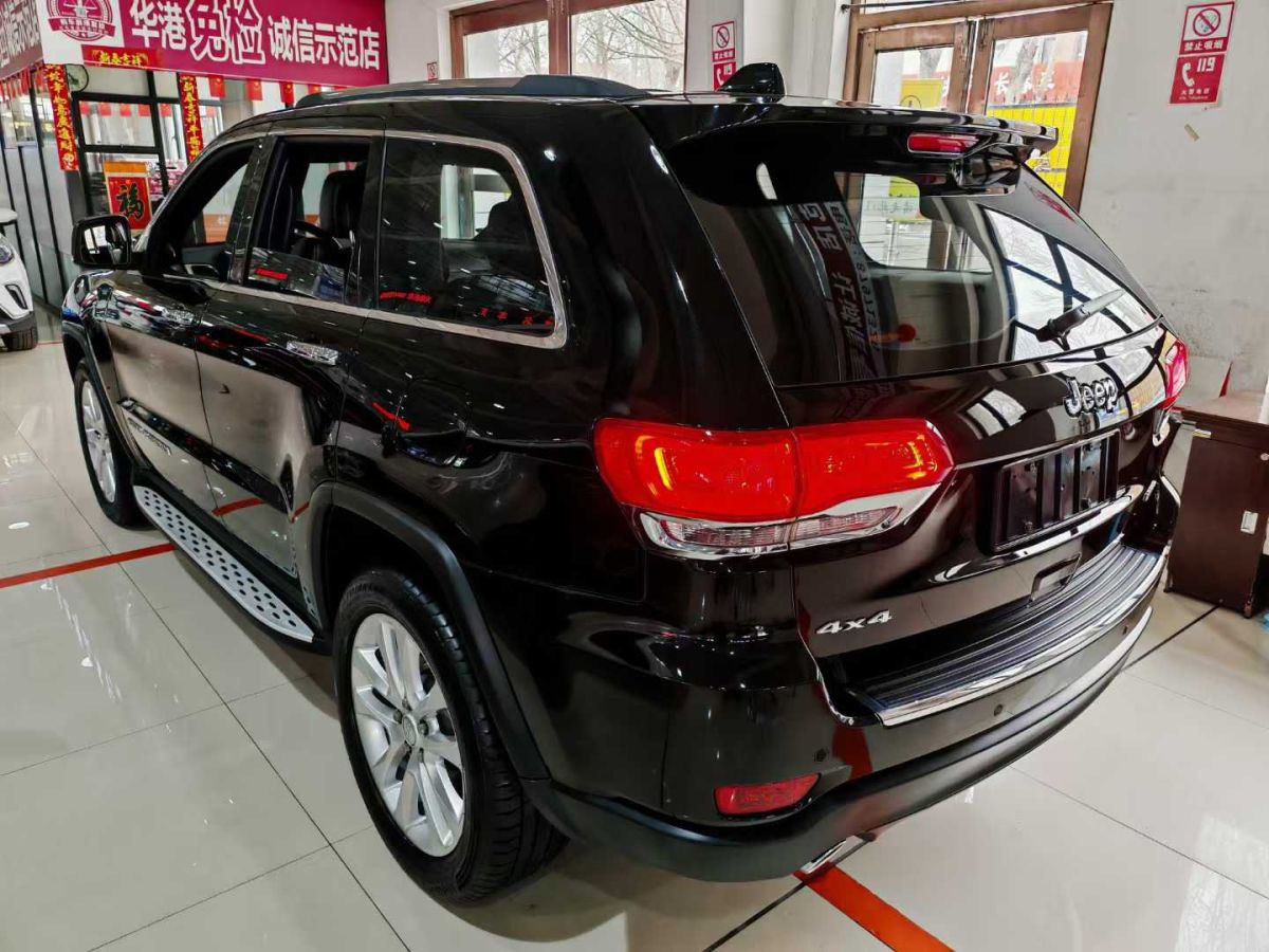 Jeep 大切諾基  2019款 3.0L 專業(yè)導(dǎo)航版圖片