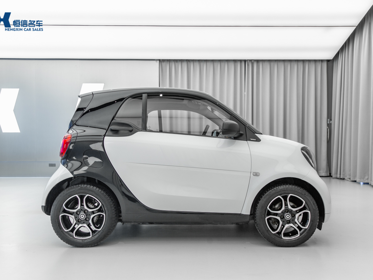 2019年8月smart fortwo  2019款 0.9T 66千瓦硬頂風(fēng)擎版 國(guó)VI