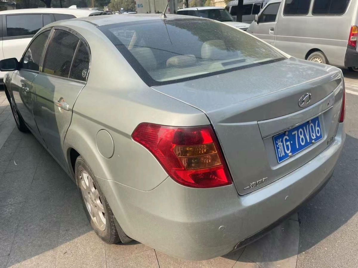 奔騰 B70  2010款 2.0L 自動(dòng)導(dǎo)航型圖片