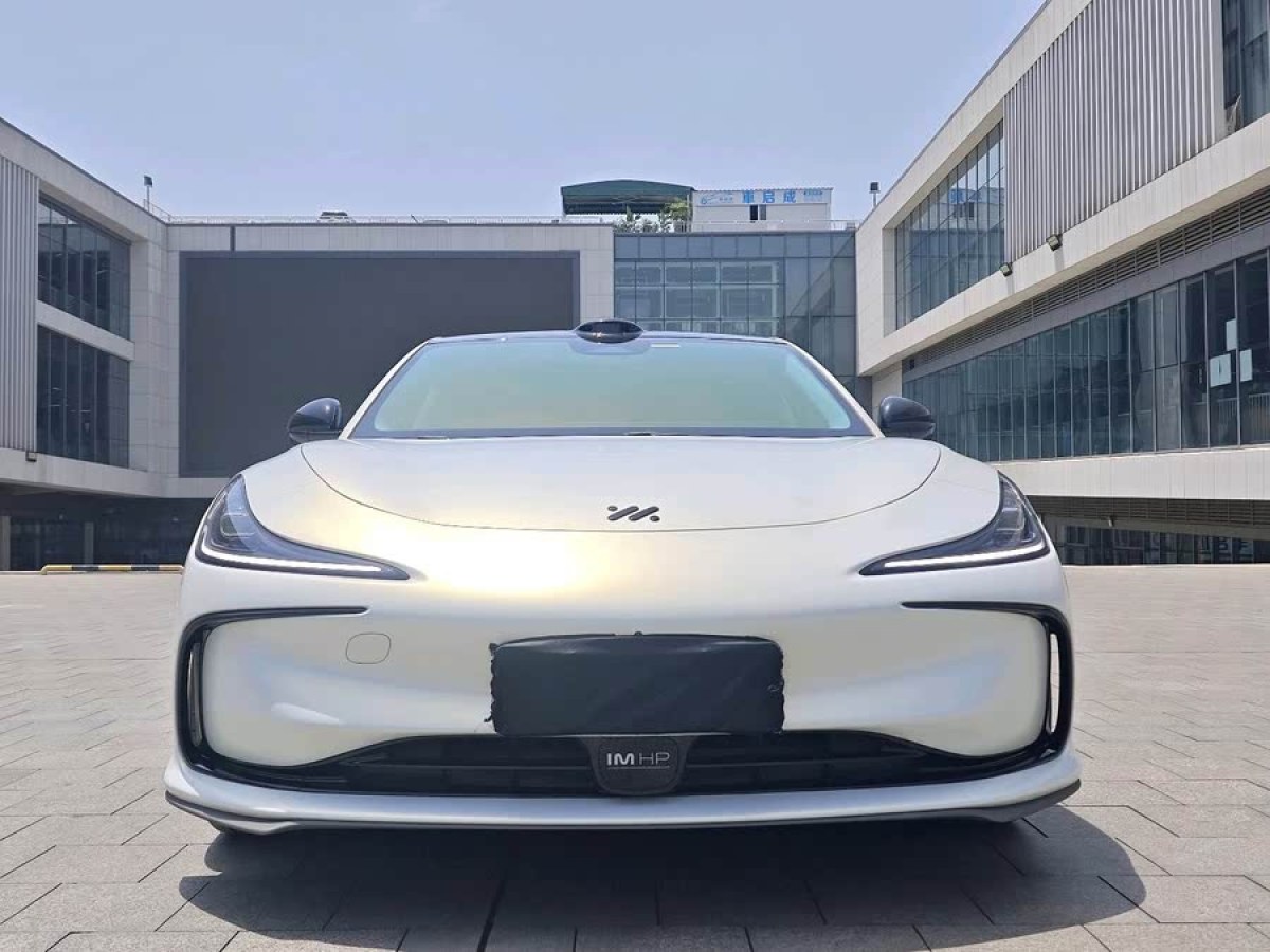 智己 智己L6  2024款 Max 標(biāo)準(zhǔn)版圖片