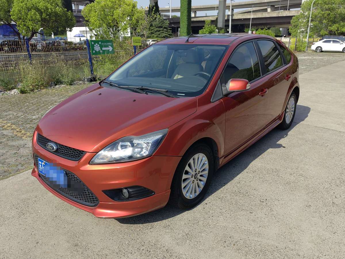 福特 ?？怂? 2013款 兩廂經(jīng)典 1.8L 手動(dòng)時(shí)尚型圖片