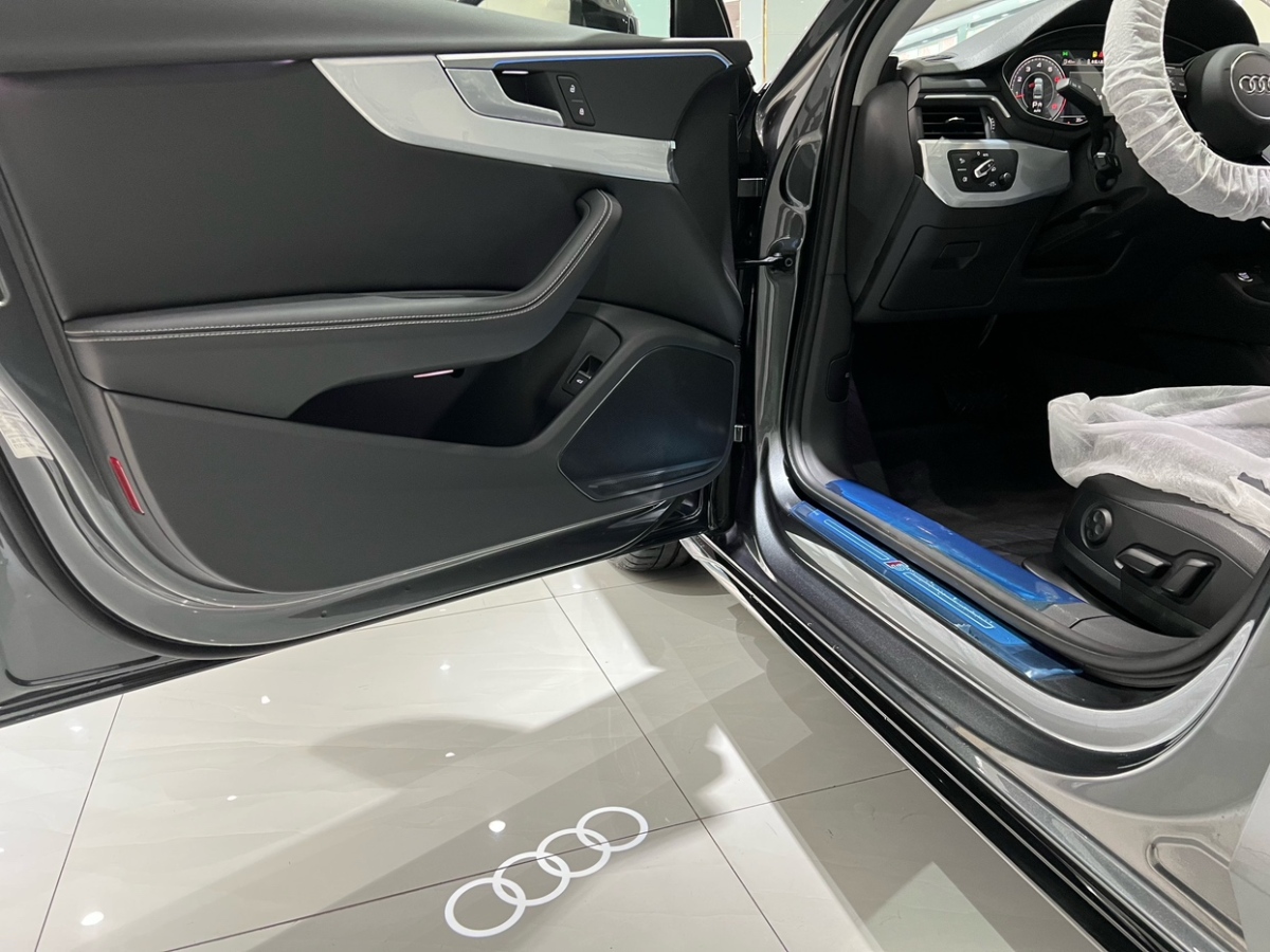 奥迪A4L 2023款 40 TFSI 豪华动感型图片