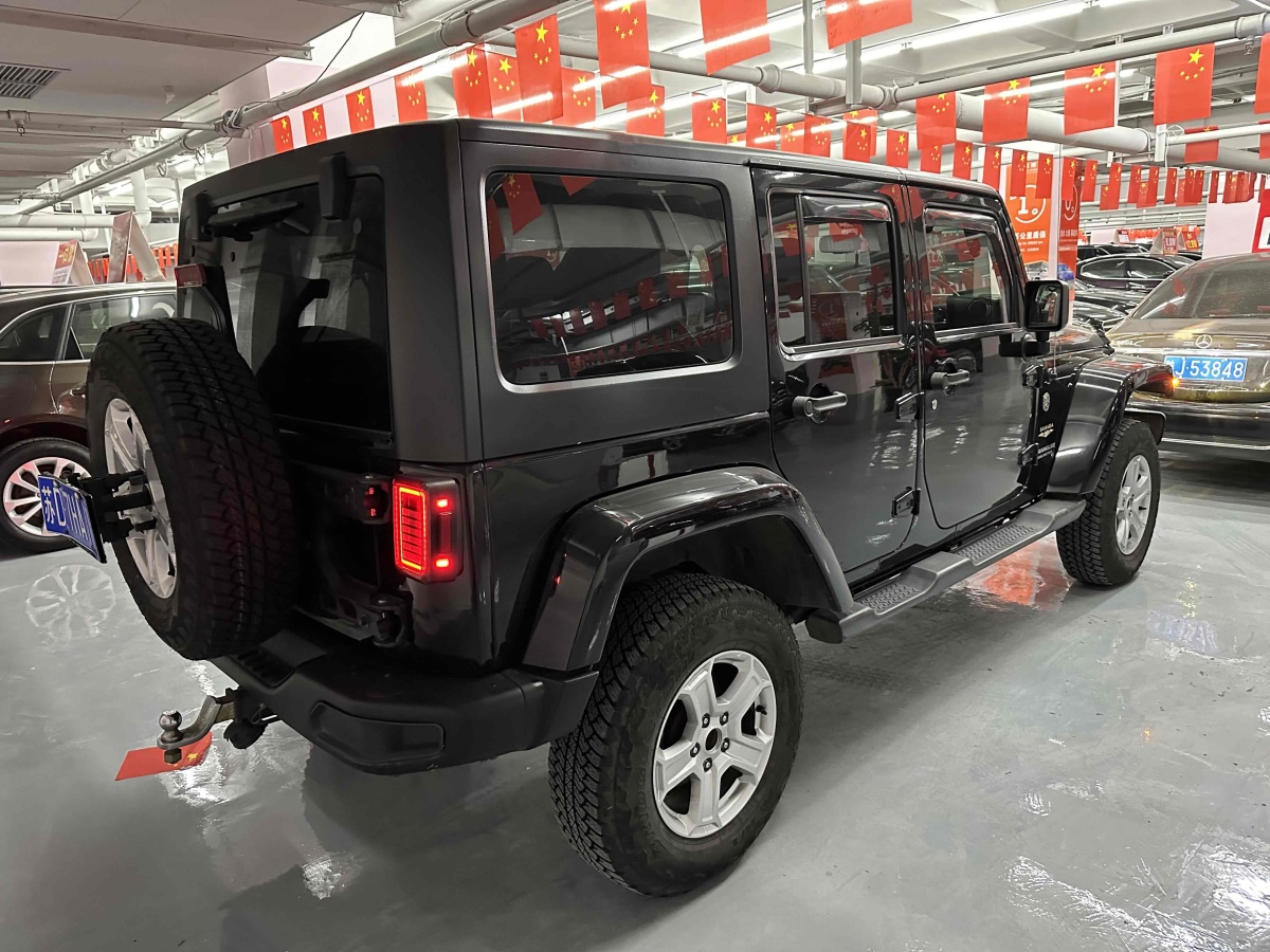 2016年10月Jeep 牧馬人  2015款 3.0L Sahara 四門版