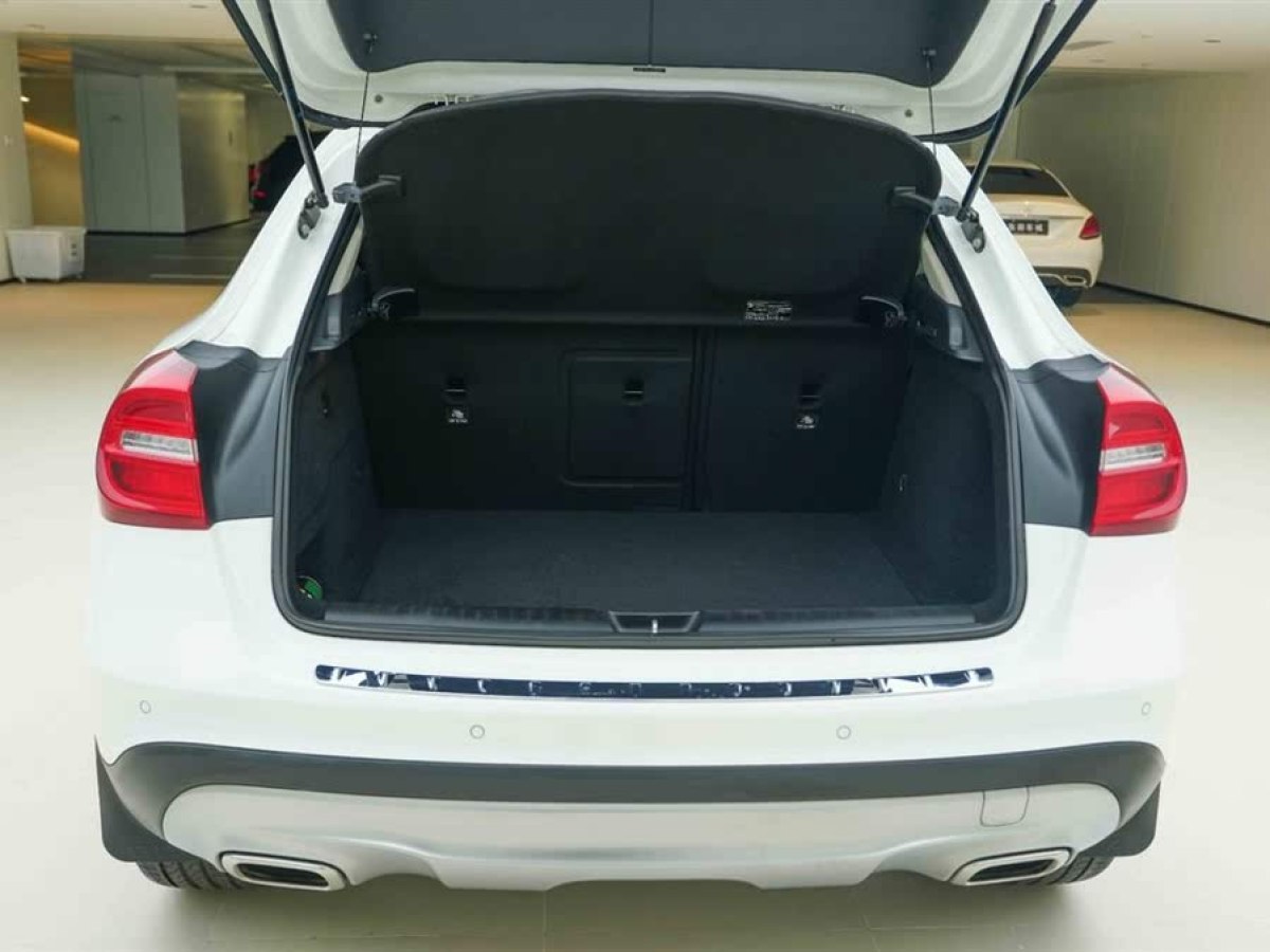 奔馳 奔馳GLA  2016款 GLA 220 4MATIC 時(shí)尚型圖片