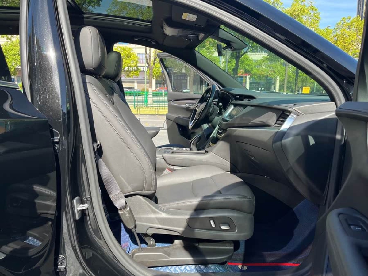 凱迪拉克 XT6  2021款 2.0T 七座四驅(qū)風尚型圖片