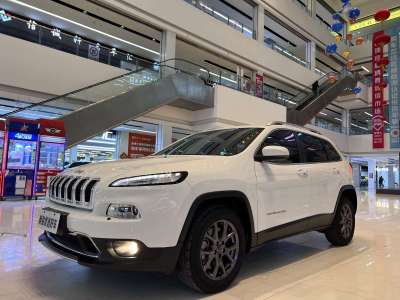 2021年03月 Jeep 自由光 2.0L 兩驅(qū)經(jīng)典運動版圖片