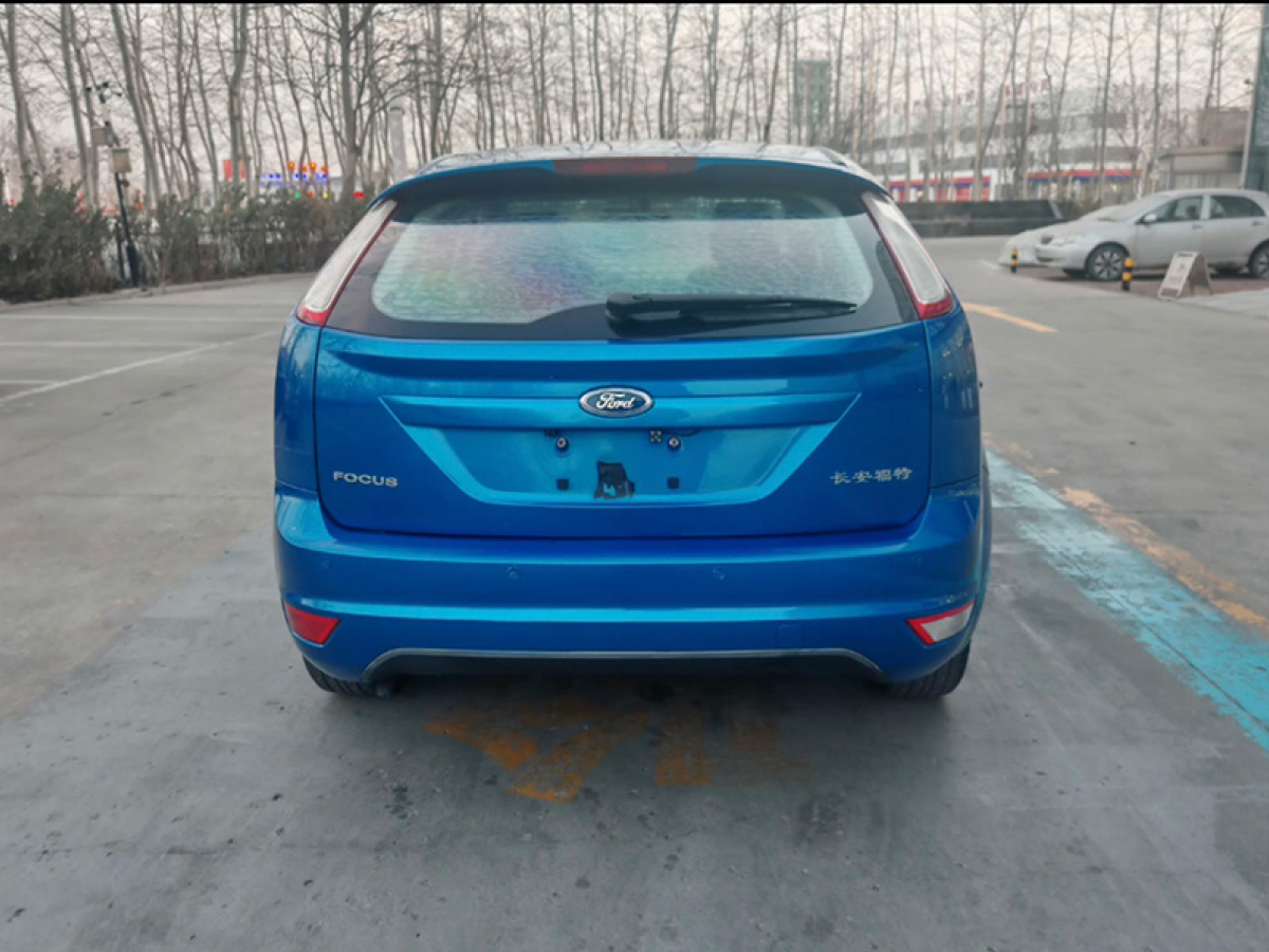 福特 ?？怂? 2013款 兩廂經(jīng)典 1.8L 自動時尚型圖片