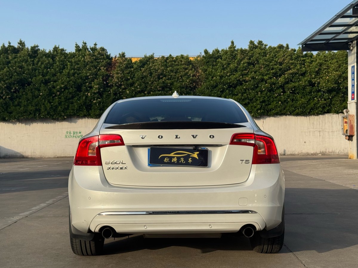 沃爾沃 S60  2014款 2.0T T5 個(gè)性運(yùn)動(dòng)版(改款)圖片