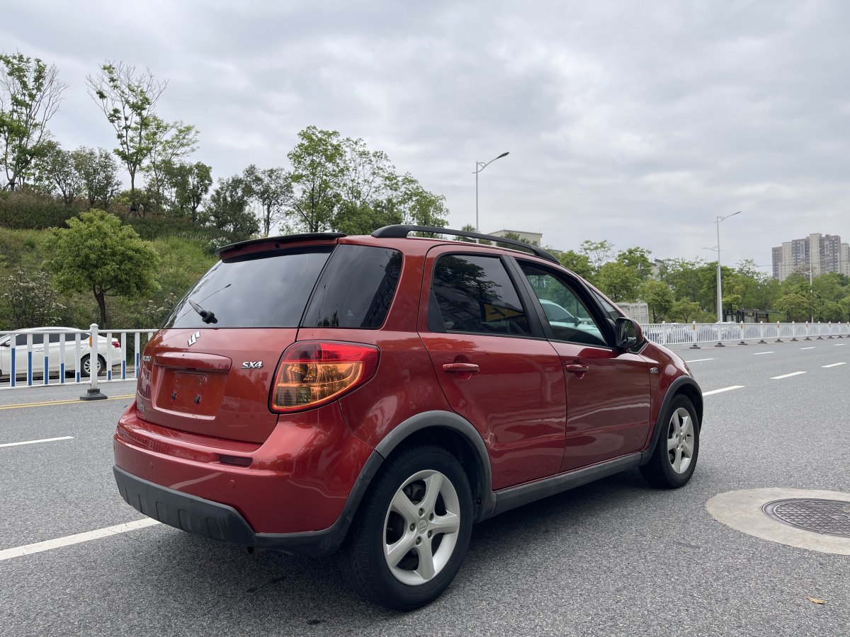 2010年1月铃木 天语 SX4  2010款 两厢 1.6L 自动冠军限量版