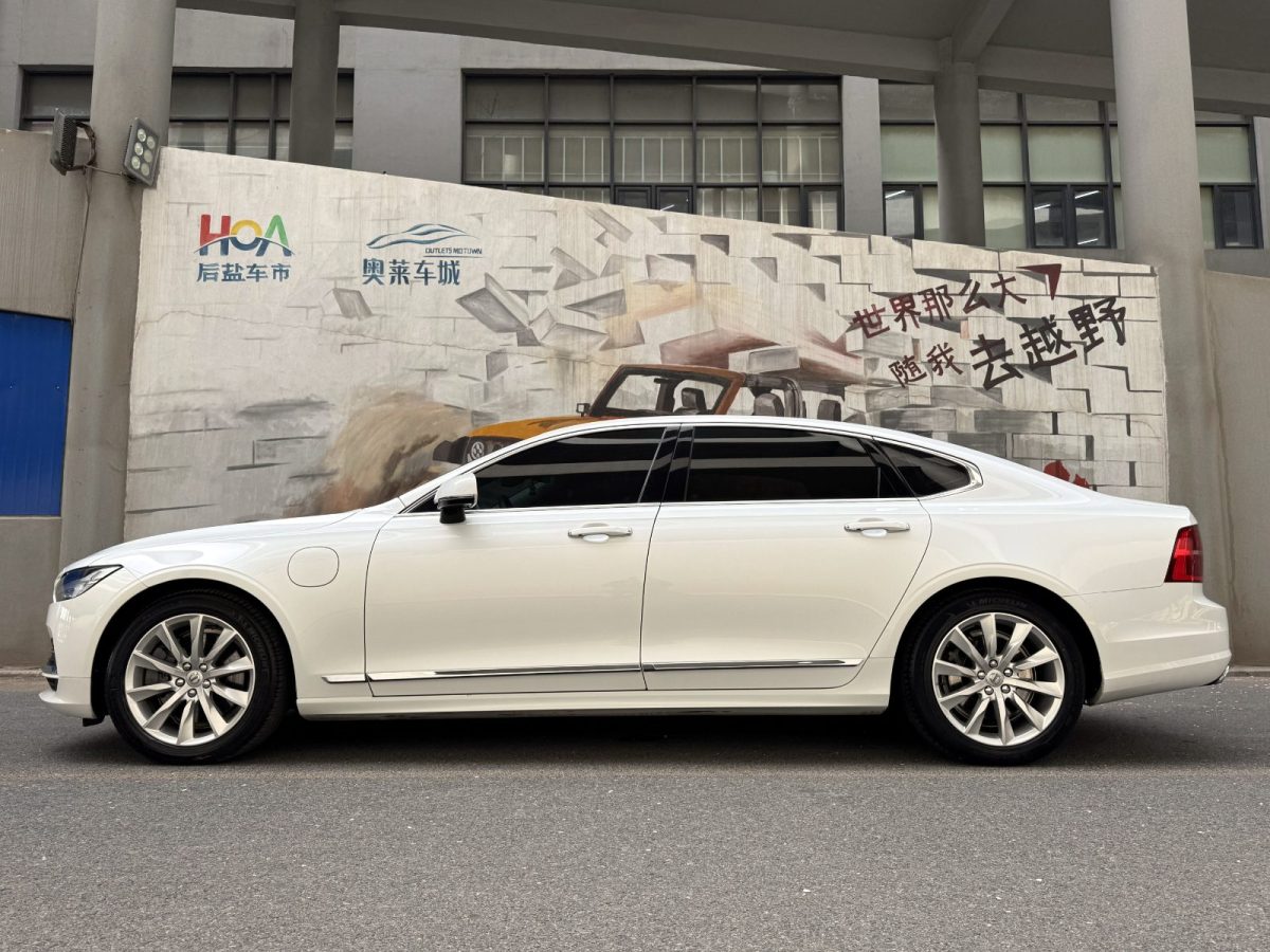 沃爾沃 S90新能源  2020款 T8 E驅(qū)混動(dòng) 智逸豪華版圖片