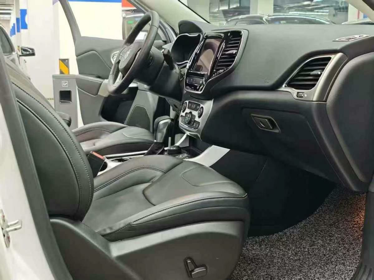 Jeep 自由光  2019款 2.0L 兩驅(qū)優(yōu)享版圖片