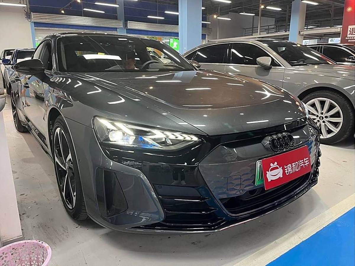 奧迪 奧迪Q5 e-tron  2023款 40 e-tron 閃耀型 機(jī)甲套裝圖片