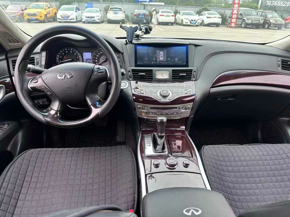 2015年1月英菲尼迪 Q70  2015款 Q70L 2.5L 精英版