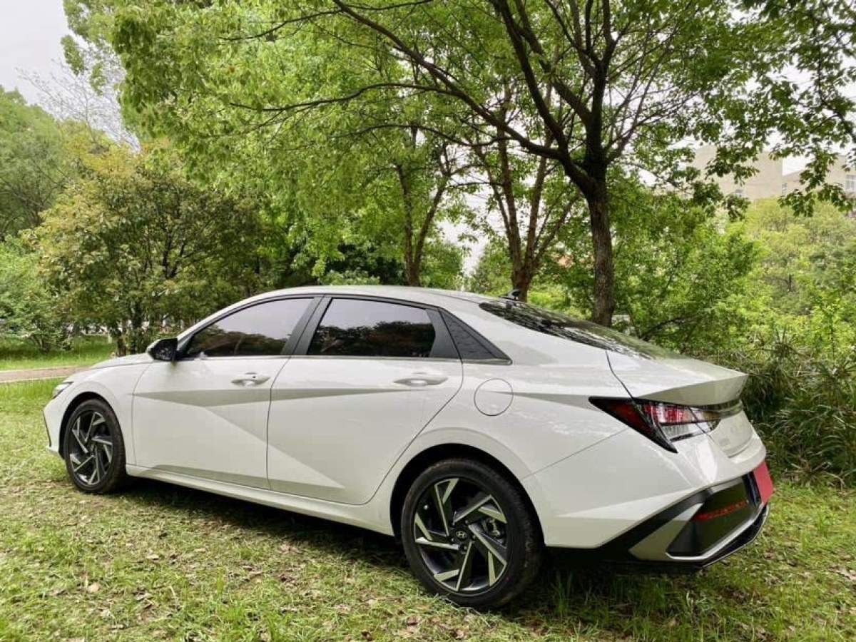 現(xiàn)代 伊蘭特  2023款 1.5L CVT GLX精英版圖片