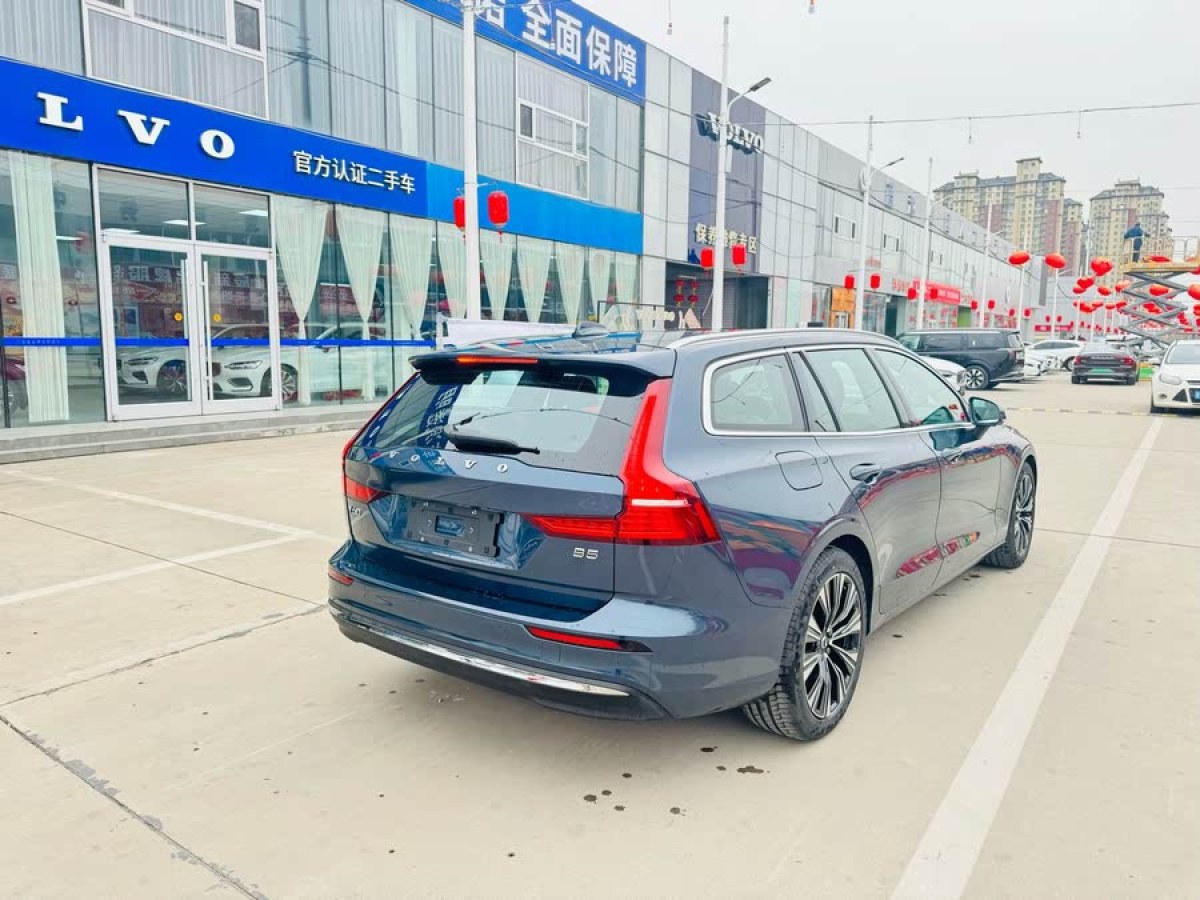 沃爾沃 V60  2024款 B5 智遠(yuǎn)豪華版圖片
