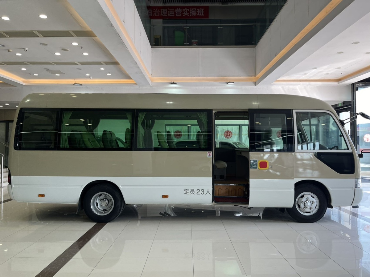 豐田 柯斯達(dá)  2015款 4.0L高級(jí)車(chē)GRB53L-ZEMSK 23座圖片