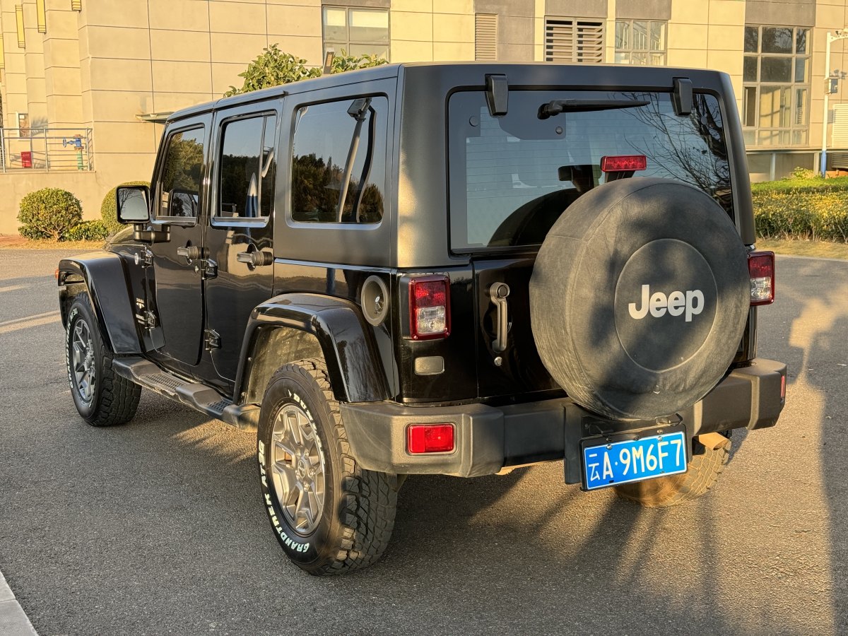 Jeep 牧馬人  2017款 3.0L Sahara 四門舒享版圖片