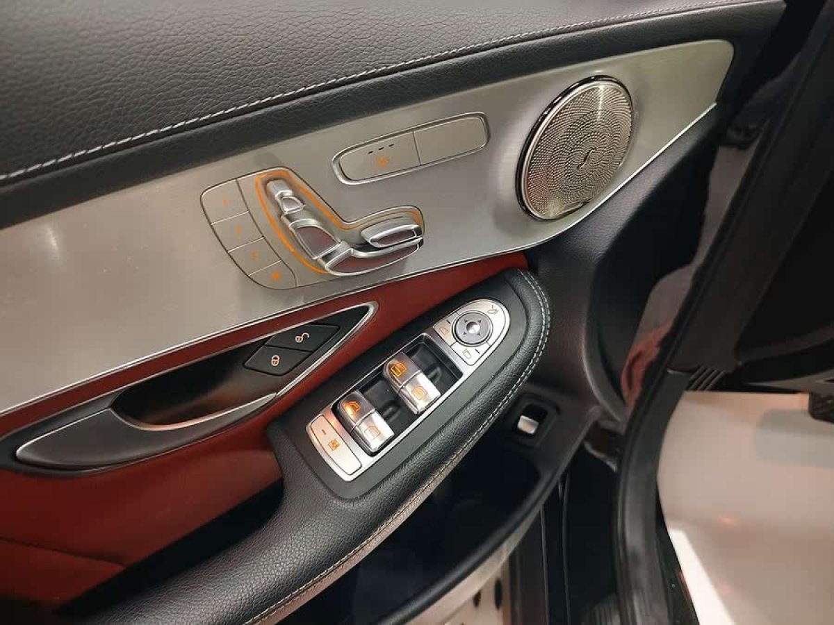 奔馳 奔馳GLC  2021款 GLC 260 4MATIC 轎跑SUV圖片