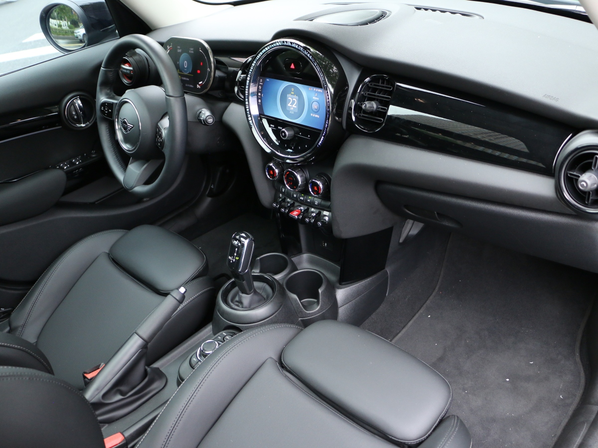 MINI MINI  2022款 改款 1.5T COOPER 經(jīng)典派 五門版圖片