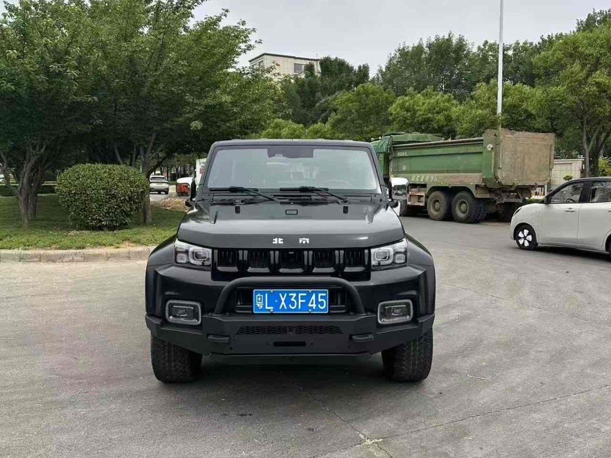 北京 BJ40  2023款 2.0D 自動(dòng)四驅(qū)刀鋒英雄版?zhèn)b客型圖片