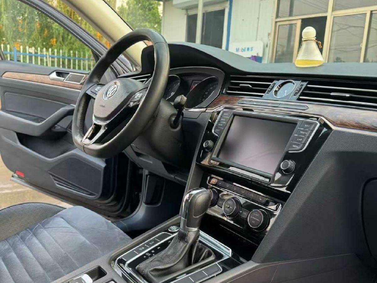 大眾 邁騰  2017款 280TSI DSG 領(lǐng)先型圖片