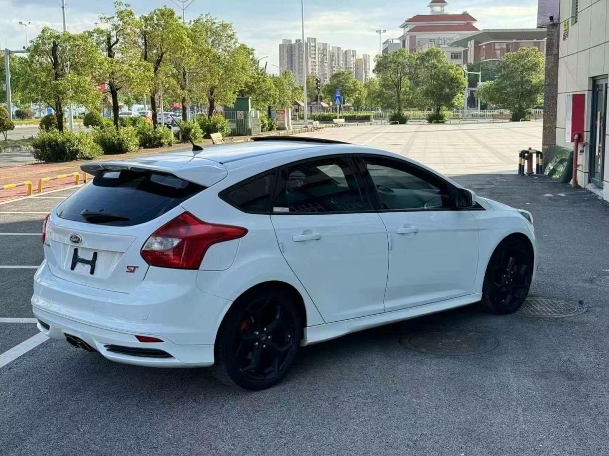 福特 ?？怂? 2015款 2.0T ST 標(biāo)準(zhǔn)版圖片