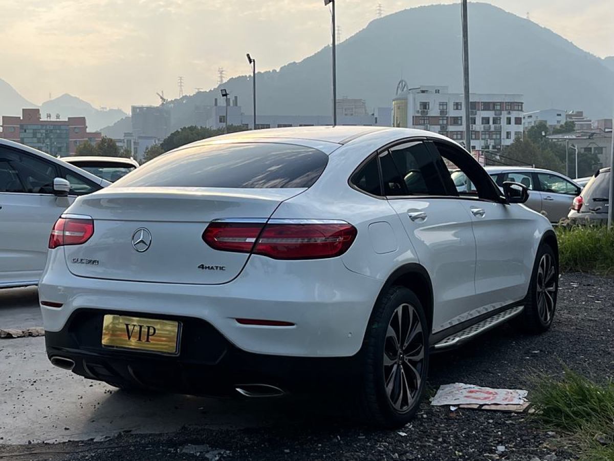 奔馳 奔馳GLC  2023款 GLC 300 4MATIC 轎跑SUV圖片