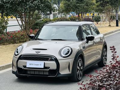 2023年4月 MINI MINI 改款 2.0T COOPER S 藝術(shù)家 五門版圖片