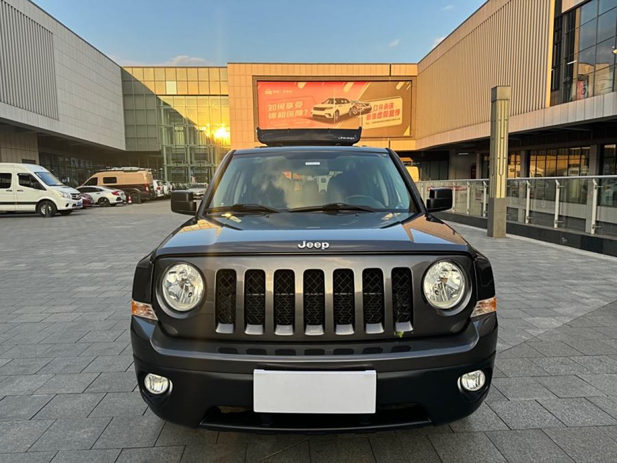 Jeep 自由客  2015款 2.4L 運(yùn)動(dòng)版圖片