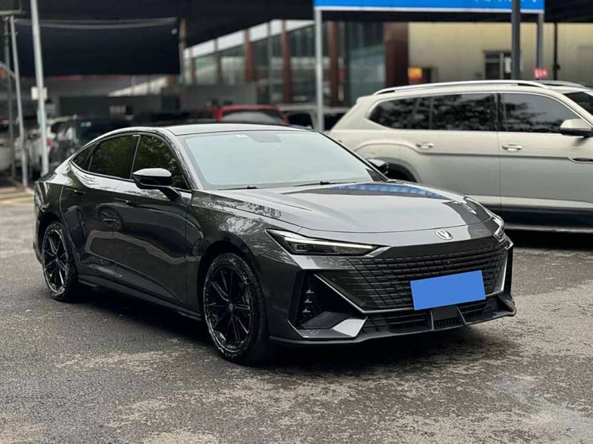 長(zhǎng)安 長(zhǎng)安UNI-V  2022款 1.5T 尊貴型圖片