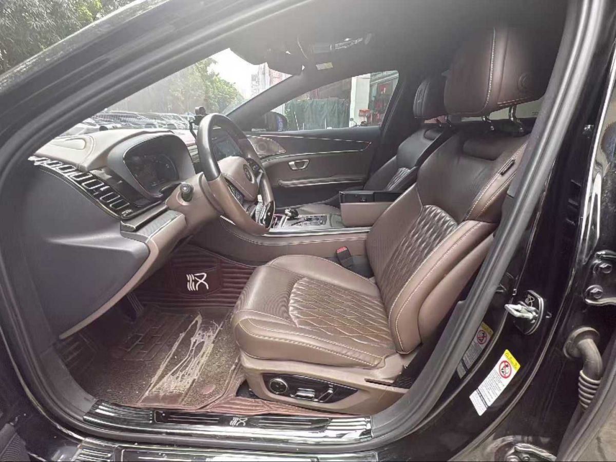 奔馳 V級(jí)  2020款 V 260 L 長(zhǎng)軸距豪華版圖片