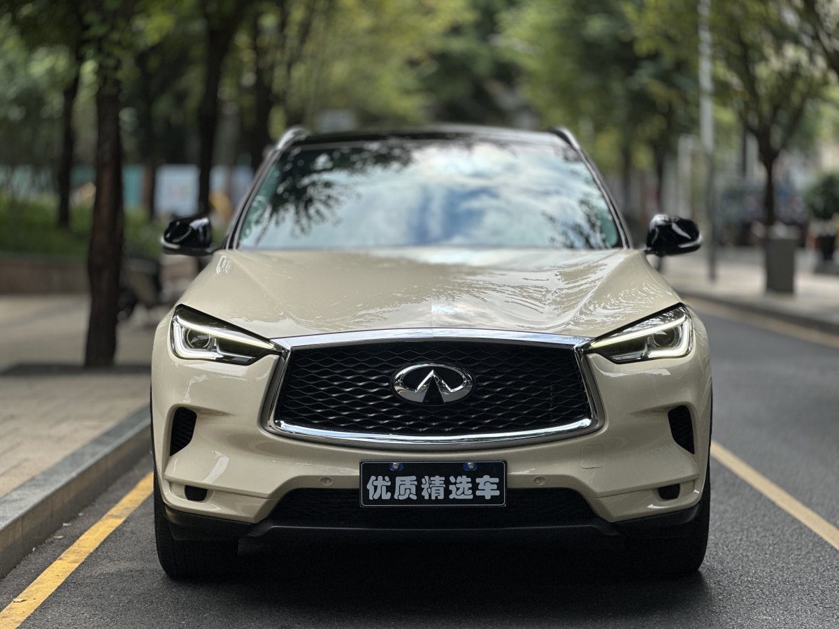 英菲尼迪 QX50  2020款 改款 2.0T 兩驅(qū)時(shí)尚版圖片