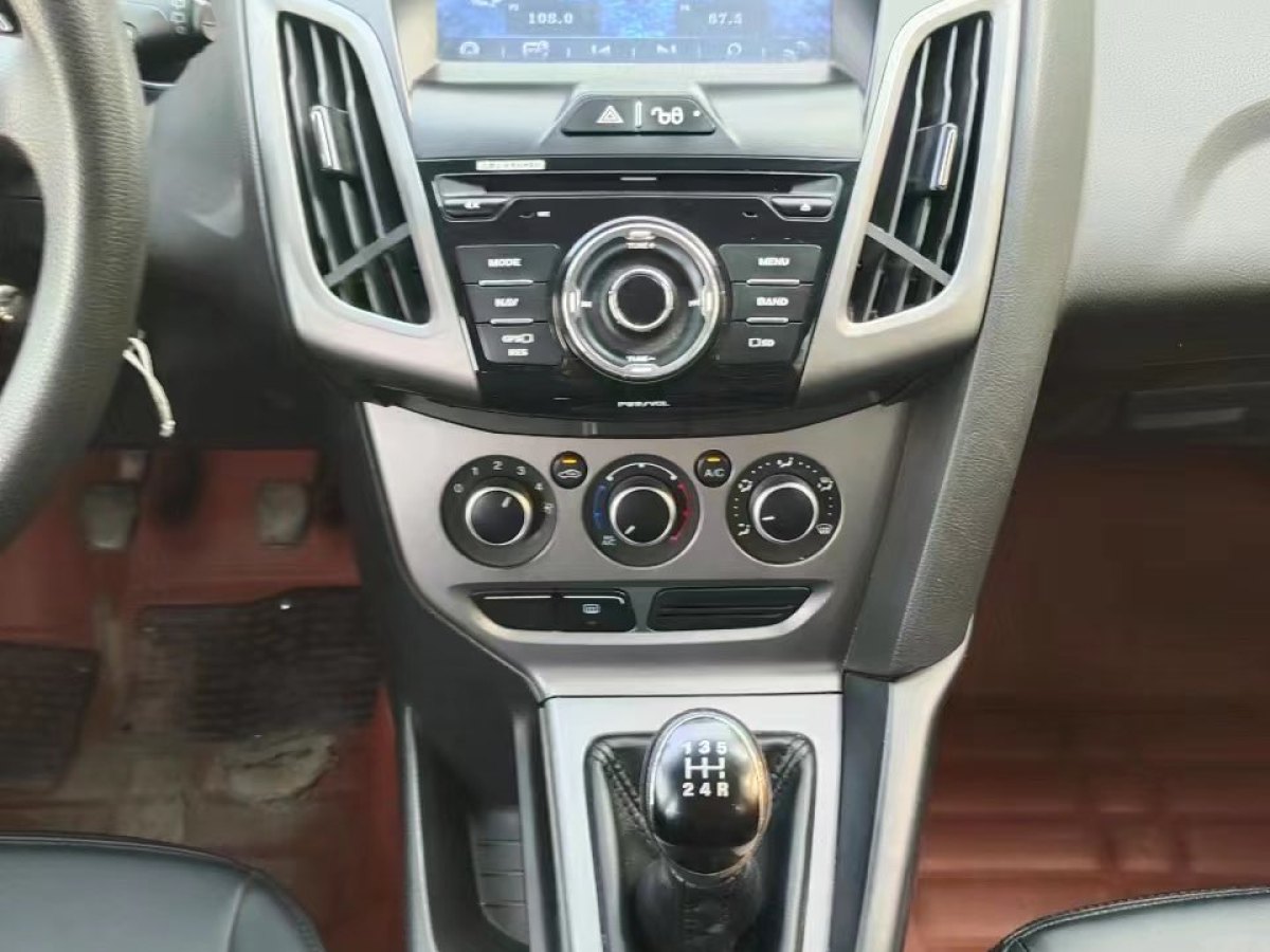 福特 福克斯  2012款 两厢 1.6L 手动舒适型图片