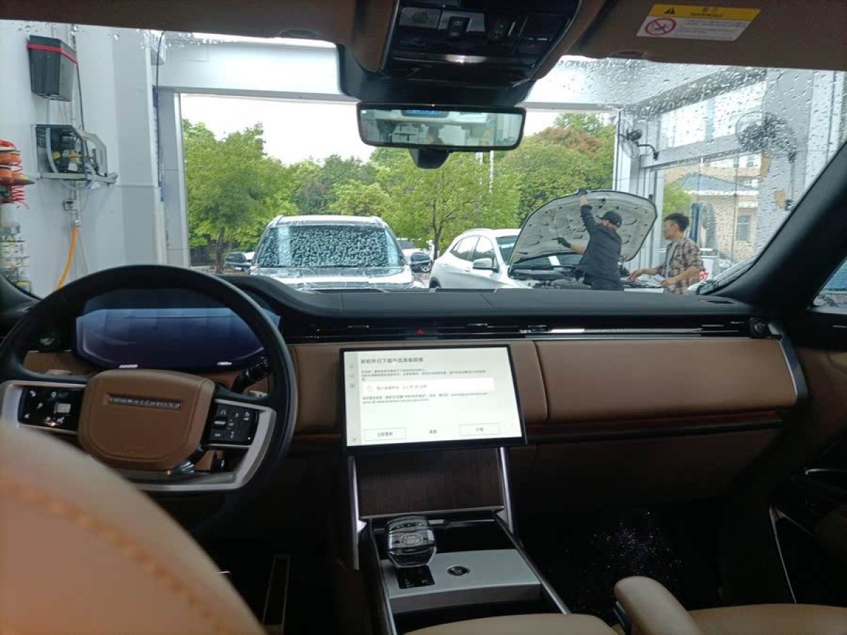 路虎 攬勝  2024款 3.0 L6 400PS 盛世加長版 七座圖片