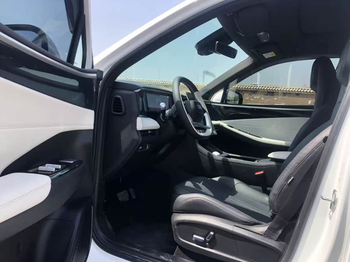 銀河 銀河L7  2024款 1.5T 115km PLUS  龍騰版圖片