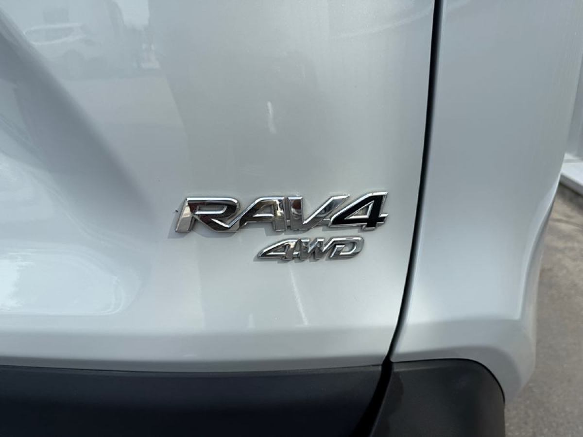 2020年10月豐田 RAV4榮放  2020款 2.0L CVT四驅風尚版