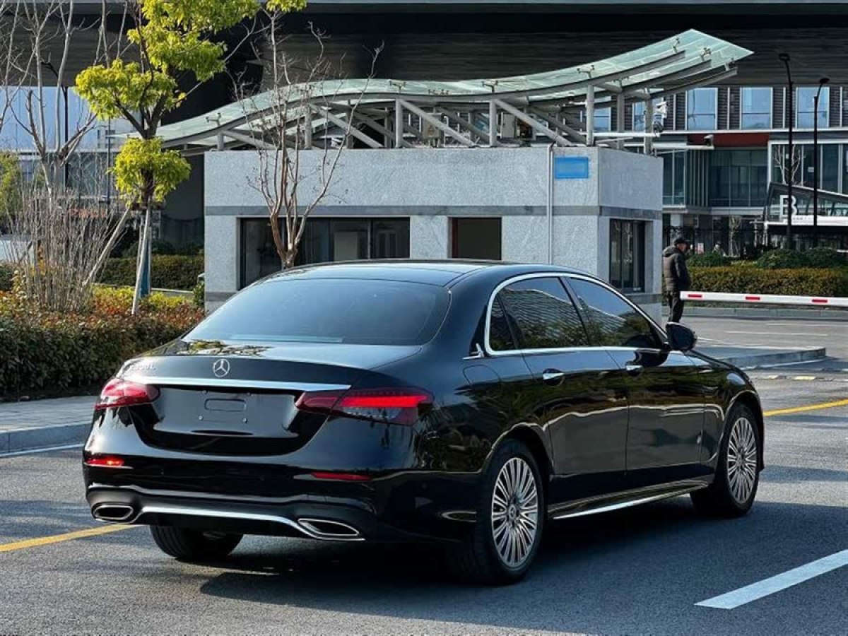 奔馳 奔馳E級(jí)  2021款 改款 E 260 L 運(yùn)動(dòng)型圖片