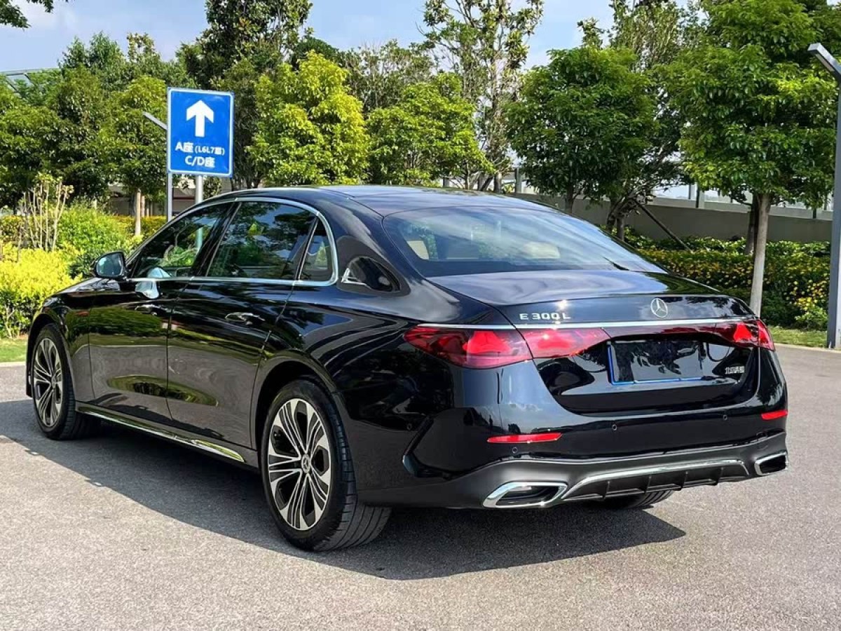 奔馳 奔馳E級  2024款 改款 E 300 L 時尚運動型圖片