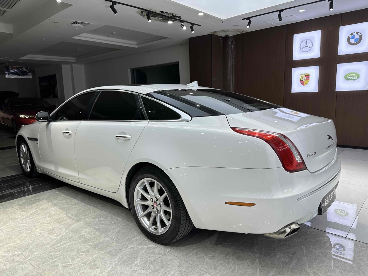 捷豹 XJ  2014款 XJL 3.0 SC 兩驅(qū)全景商務(wù)版圖片