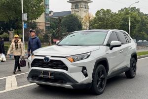 RAV4榮放 豐田 雙擎 2.5L E-CVT兩驅(qū)精英版