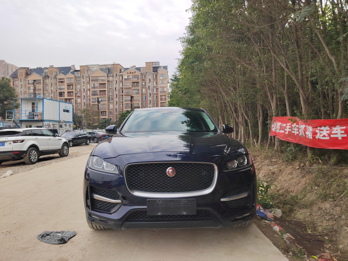 捷豹 F-PACE  2016款 2.0T 兩驅(qū)R-Sport運(yùn)動(dòng)版圖片