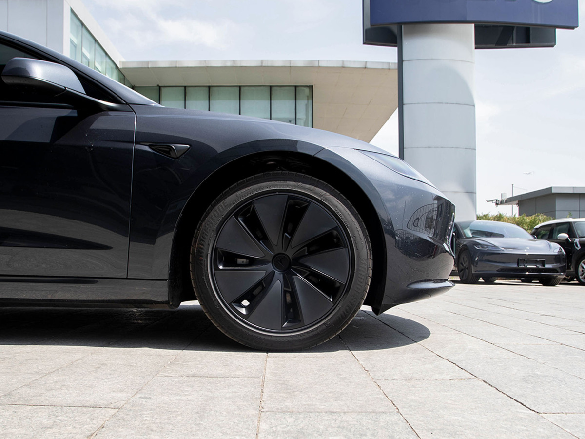 特斯拉 Model 3  2025款 后輪驅(qū)動(dòng)版圖片
