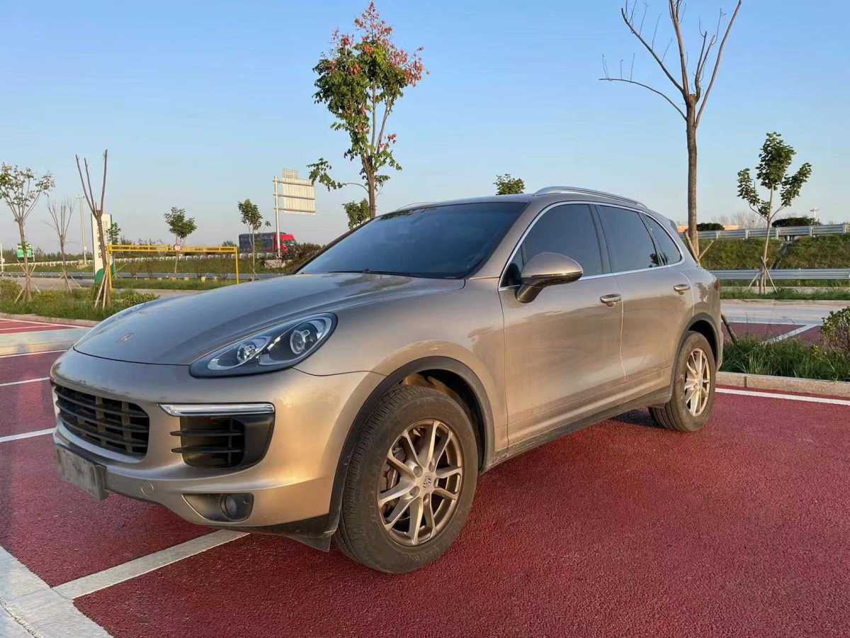 宜宾2017年4月保时捷cayenne2016款cayenne30t香槟色手动挡