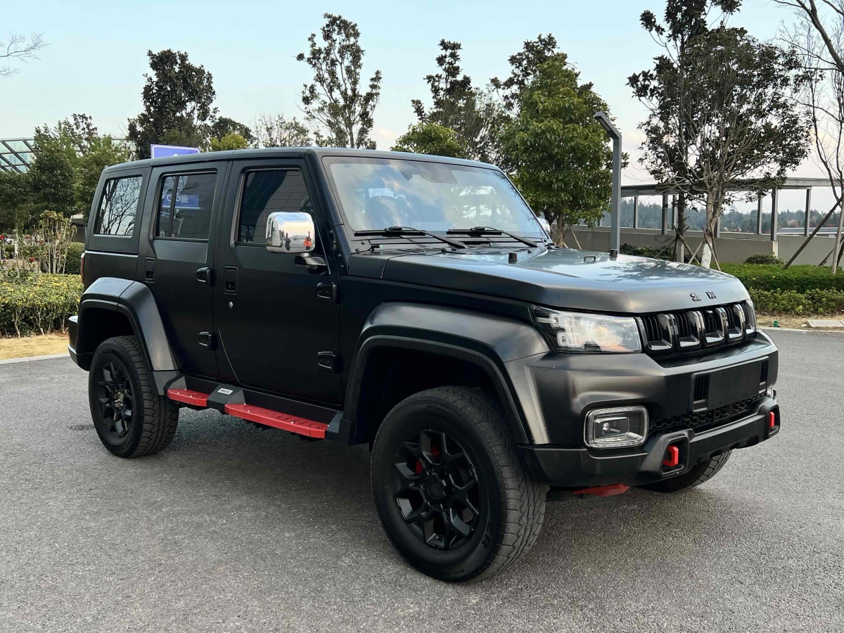 北京 BJ40  2021款 2.0D 自動四驅(qū)刀鋒英雄版?zhèn)b客型圖片