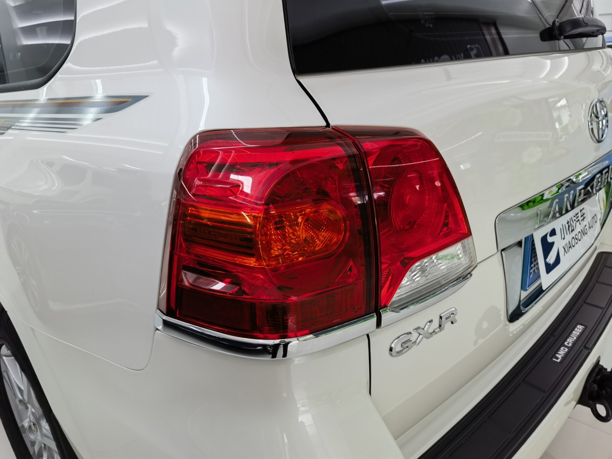2014年7月丰田 兰德酷路泽  2015款 4.0L V6 中东低配版