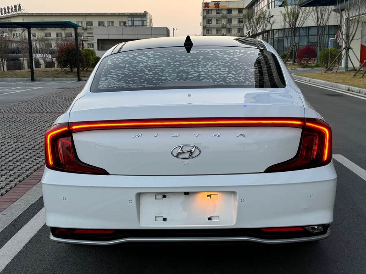 現(xiàn)代 名圖  2021款 1.8L CVT尊貴版LUX圖片